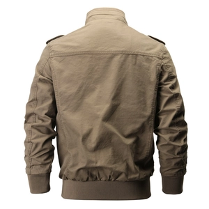 Vue arrière du blouson aviateur tactique en coton kaki avec col montant et bords-côtes