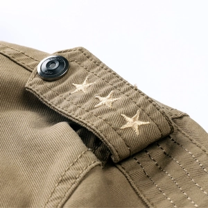 Veste cargo homme en coton kaki avec épaulettes et broderies d'étoiles dorées