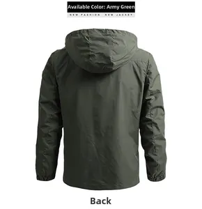 Vue arrière du coupe-vent léger vert armée à capuche avec poignets côtelés pour hommes