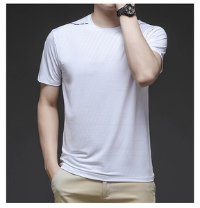 Detail of white quick-dry ice silk T-shirt with vertical texture and shoulder dash