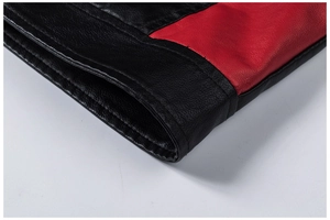 Detailaufnahme der Jackenärmel mit roter Naht und schwarzer Leder-Kornstruktur