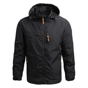 Veste légère d'extérieur à capuche pour hommes en noir avec détails contrastés