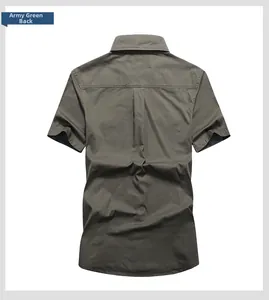 Dettaglio retro della camicia militare da uomo in cotone a maniche corte verde