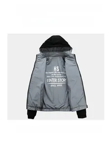 Détail de la veste à capuche pour homme avec doublure grise et imprimé Hunter Story au dos