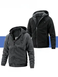 Détail montrant le design réversible double face de la veste à capuche pour hommes