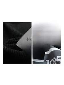 Gros plan détaillé des tissus de veste d'automne avec texture rayée et imprimé blanc