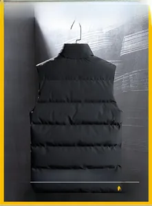 Vue arrière du gilet matelassé noir pour homme avec col montant et finition mate