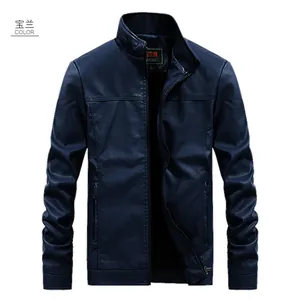 Détail de la veste en cuir PU bleu saphir avec col montant et fermetures éclair