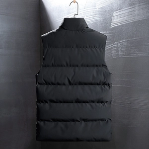 Gilet matelassé noir pour homme avec col montant coupe-vent et coutures horizontales