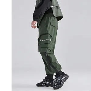 Pantaloni cargo uomo verde scuro con tasche tattiche e fibbie alla caviglia
