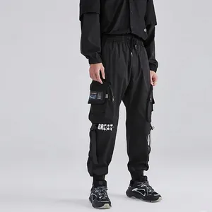 Pantaloni cargo techwear neri da uomo con cinturini tattici e stampa della scritta Great