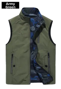 Vue détaillée du gilet outdoor vert armée avec poches zippées et broderie montagne