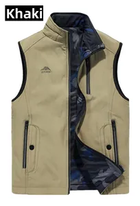 Détail du gilet extérieur kaki avec col montant et doublure camouflage