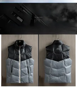 Détail de la veste sans manches pour homme bicolore noir et gris avec motif NYC