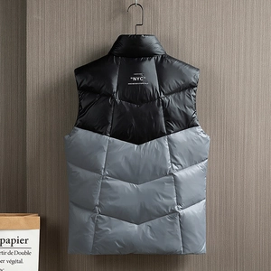 Gilet doudoune pour hommes avec patchwork contrasté et imprimé NYC au dos