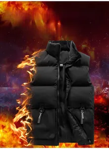 Détail du gilet d'hiver pour hommes avec col montant et ruban décoratif à lettres noires