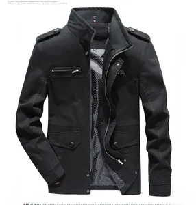 Vue avant d'une veste en coton noir pour homme avec épaulettes et multiples poches