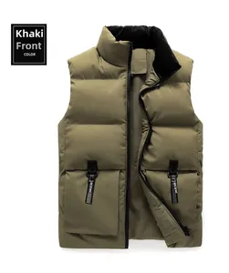 Détail du gilet matelassé kaki montrant le col montant et les poches avec rubans noirs