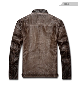 Dettaglio della giacca da moto vintage marrone con trapuntatura a rombi sulle spalle e braccia