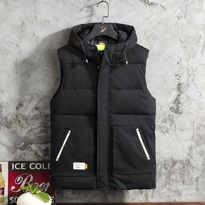 Gilet da uomo nero con cappuccio vestibilità slim con chiusura a zip e ampie tasche cargo