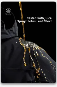 Detail des ölbeständigen Stoffes mit Lotuseffekt-Wasserabweisung auf der grauen Jacke