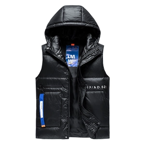 Gilet en duvet noir brillant pour hommes avec capuche, matelassage et sangle bleue