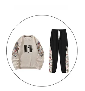 Sweat-shirt en coton beige et jogging noir avec bandes latérales à motif d'ours de dessin animé