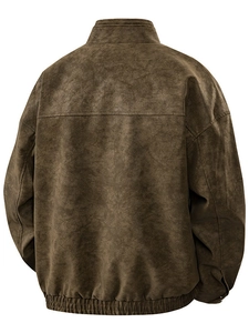 Braune Herrenjacke aus mattem PU-Leder mit Stehkragen und geripptem Saum Rückansicht
