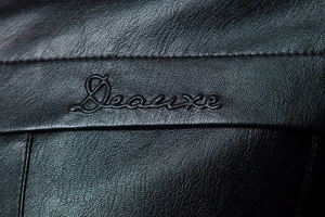 Herren Freizeit Lederjacke in Schwarz mit Deauxe-Logo und modischem Reverskragen-Detail