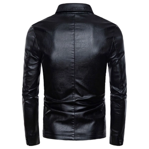 Rückansicht einer klassischen schwarzen Herren-Lederjacke aus Kunstleder im Slim-Fit-Design