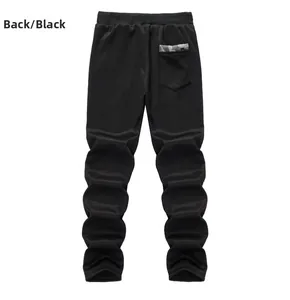 Vue arrière du pantalon de sport noir avec poche camouflage et taille élastiquée
