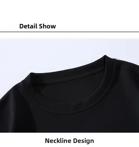 Gros plan du col rond d'un sweat-shirt de sport noir en maille respirante avec surpiqûres