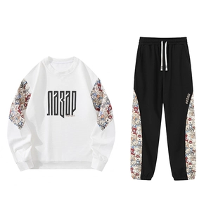 Ensemble sweat blanc en coton et jogging noir pour homme avec imprimés d'ours colorés