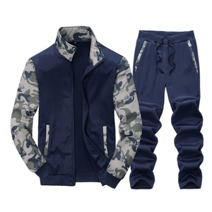 Survêtement homme bleu marine avec motif camouflage, veste zippée et pantalon de sport