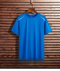 Detailansicht des königsblauen Eisseiden-T-Shirts mit reflektierendem Streifen und Mesh-Gewebe