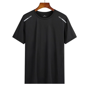 Men's loose quick-dry sports t-shirt in black with silver reflective shoulder stripes