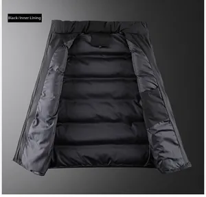 Détail de la doublure matelassée de la veste noire avec poche intérieure et étiquette L