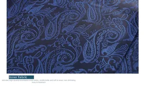 Dettaglio della fodera in jacquard paisley blu navy che mostra la trama morbida