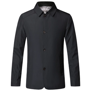 Klassische schwarze Herren Business-Freizeitjacke mit kariertem Kragendetail und Knöpfen