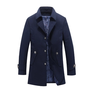 Cappotto da uomo blu navy di media lunghezza con revers classico e fodera interna paisley
