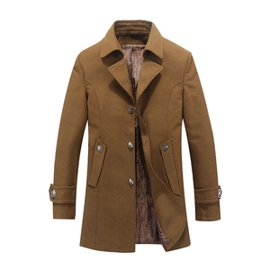 Cappotto lungo classico in lana da uomo color cammello con collo a rever e fodera a fantasia