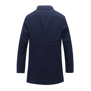 Cappotto lungo da uomo in lana blu navy vista posteriore con rever e dettagli