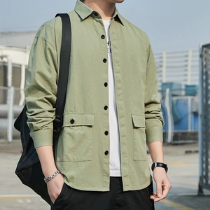 Men's loose olive green cargo long-sleeve shirt jacket with dual chest flap pockets