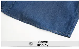 Gros plan détaillé de la manche d'une chemise en jean bleu avec double couture jaune