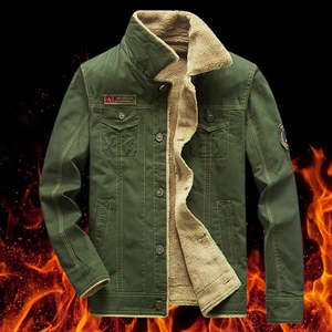 Giacca cargo invernale da uomo verde militare con spessa fodera in sherpa e colletto