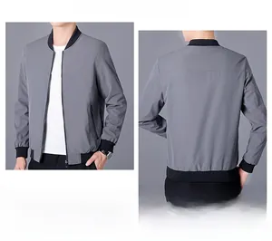 Vues avant et arrière d'un blouson bomber gris décontracté avec col et poignets noirs
