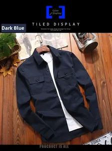 Dettaglio camicia maniche lunghe blu navy in cotone con due tasche cargo frontali
