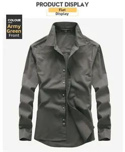 Détail d'une chemise vert armée avec broderie Free Spirit sur la poche de poitrine