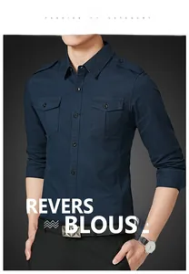Chemise homme bleu marine ajustée avec des épaulettes et deux poches de poitrine à rabat