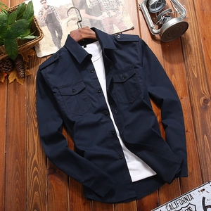 Chemise homme bleu marine à manches longues style militaire avec épaulettes